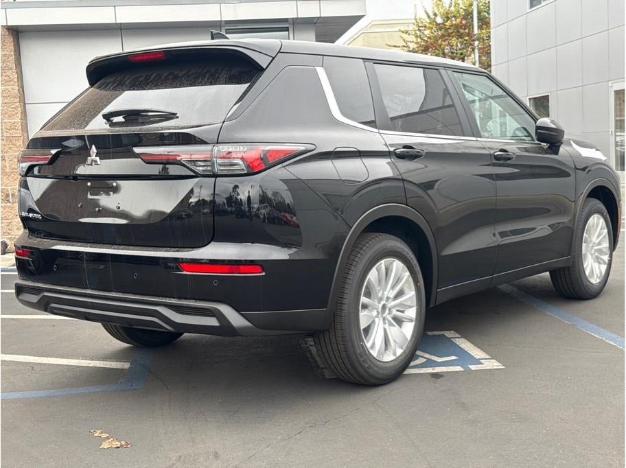 2026 Mitsubishi Outlander ES