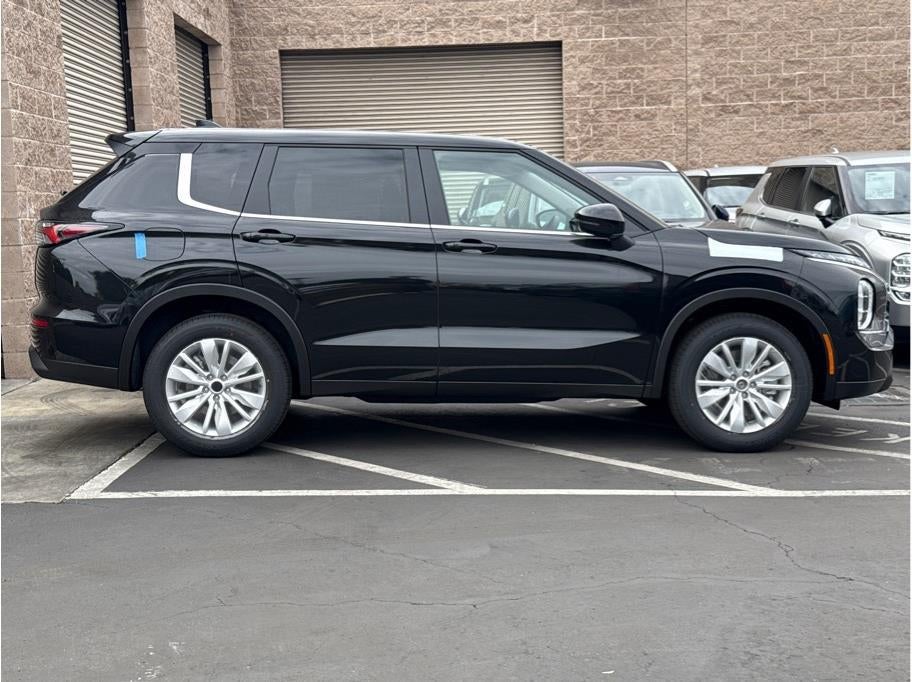 2026 Mitsubishi Outlander ES