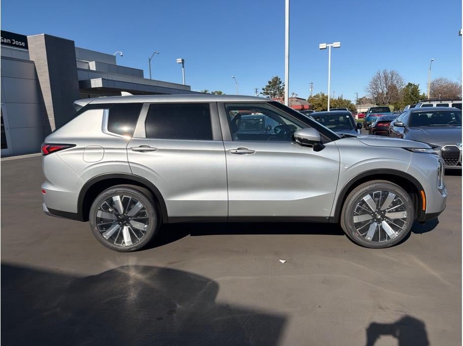 2026 Mitsubishi Outlander LE Sport Utility 4D