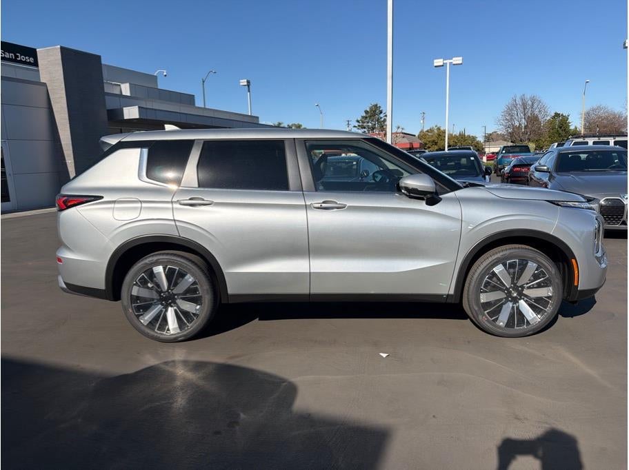 2026 Mitsubishi Outlander LE Sport Utility 4D