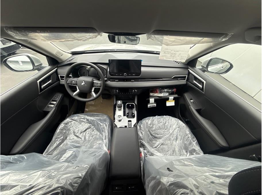 2026 Mitsubishi Outlander LE Sport Utility 4D