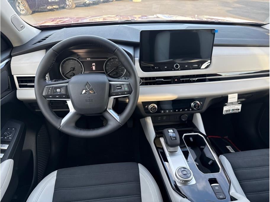 2026 Mitsubishi Outlander LE Sport Utility 4D