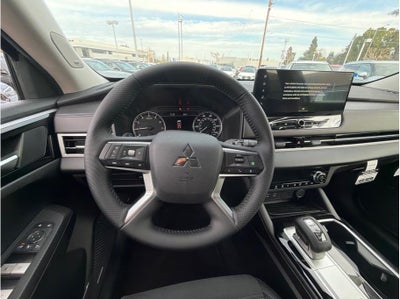 2025 Mitsubishi Outlander SE