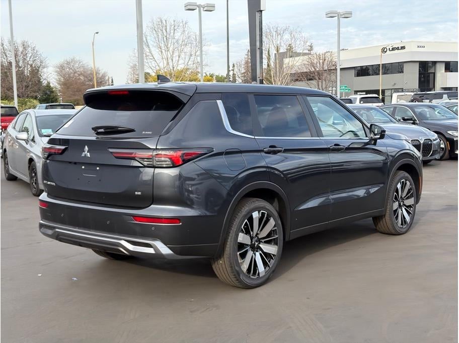 2025 Mitsubishi Outlander SE