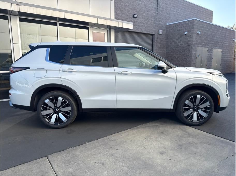 2025 Mitsubishi Outlander SE