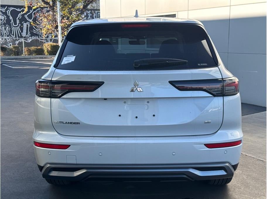 2025 Mitsubishi Outlander SE