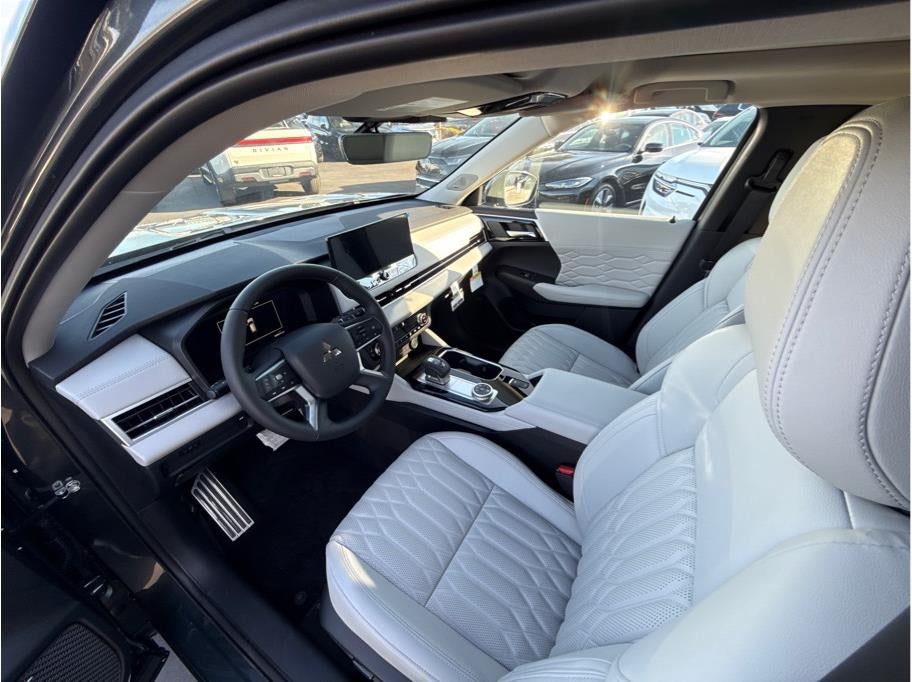 2025 Mitsubishi Outlander SEL