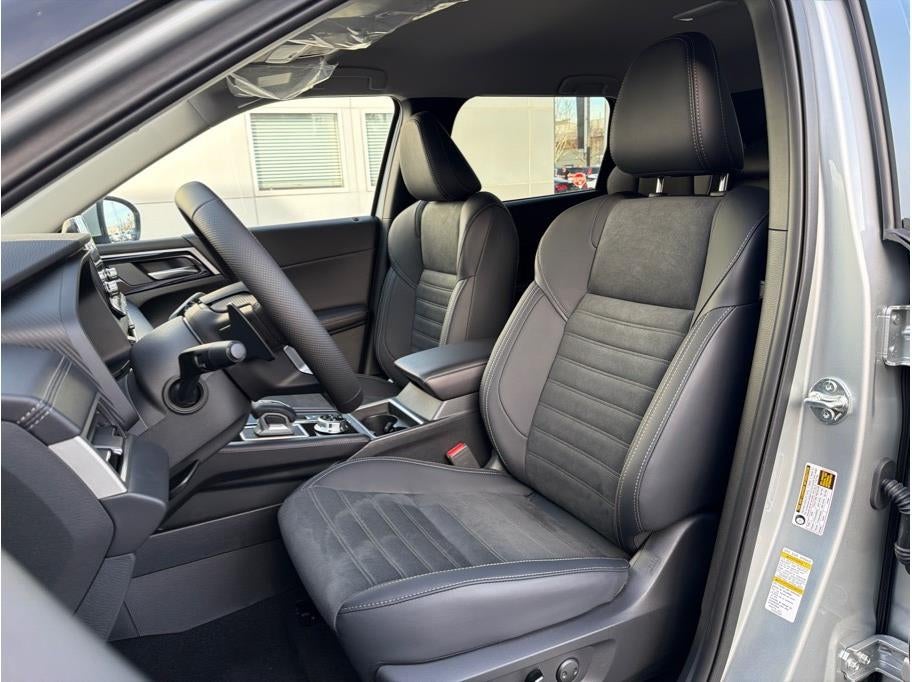 2025 Mitsubishi Outlander PHEV SE