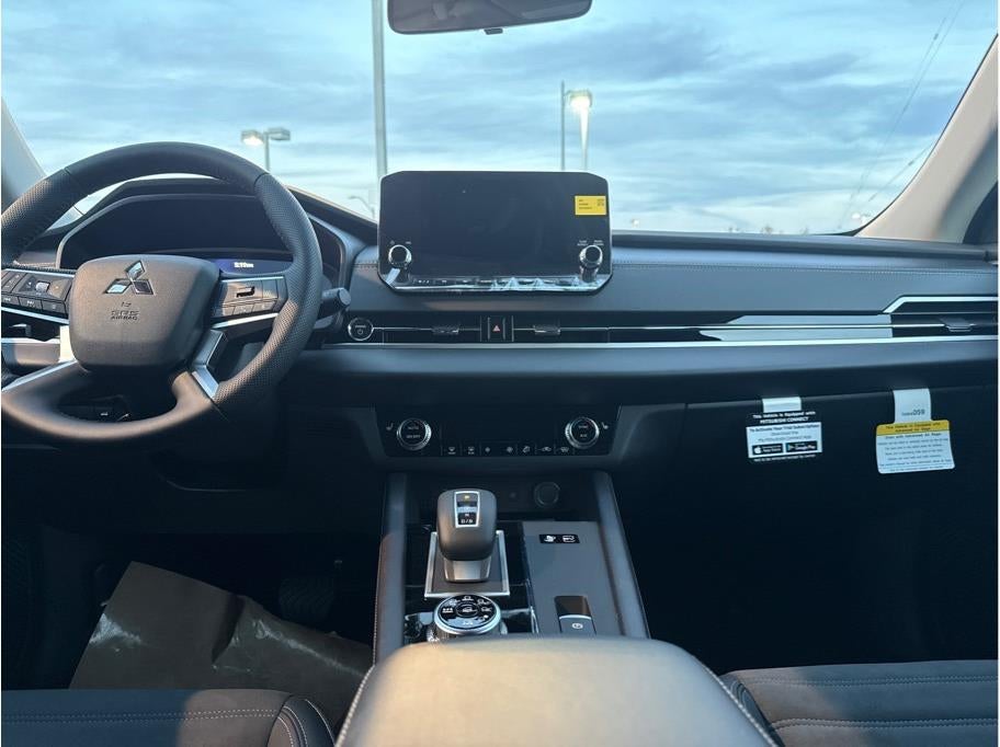 2025 Mitsubishi Outlander PHEV SE