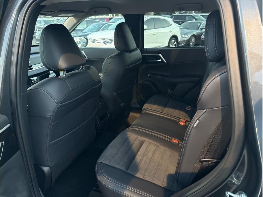 2025 Mitsubishi Outlander PHEV SE