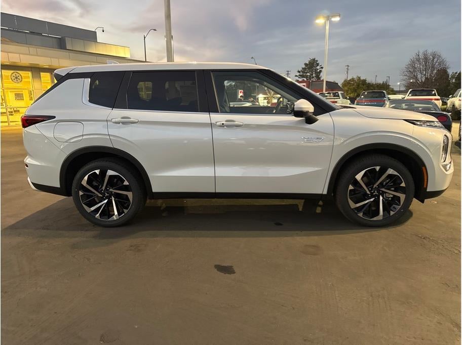 2025 Mitsubishi Outlander PHEV SE