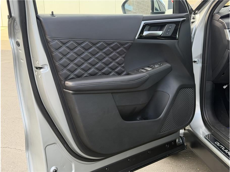 2025 Mitsubishi Outlander PHEV SEL Sport Utility 4D