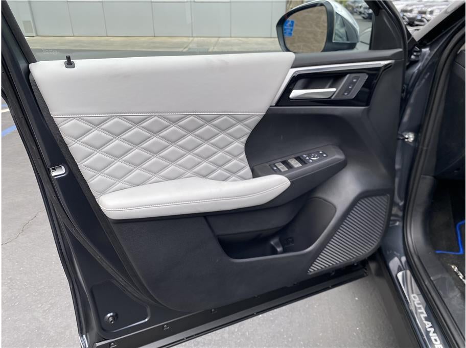 2025 Mitsubishi Outlander PHEV SEL