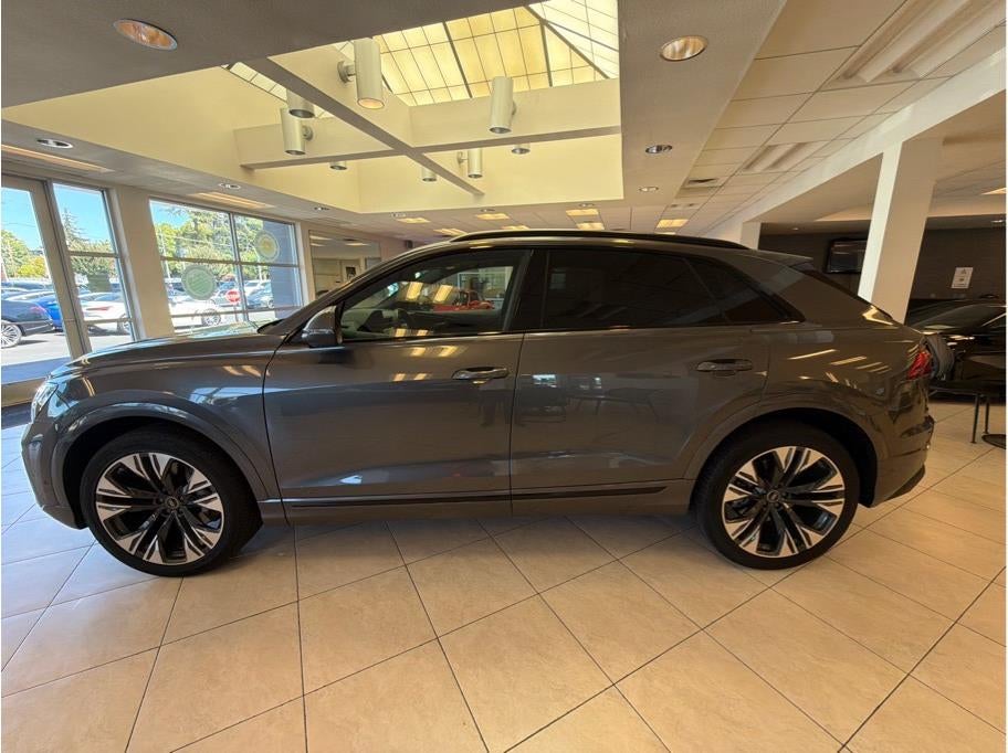 2025 Audi Q8 55 TFSI Premium Sport Utility 4D