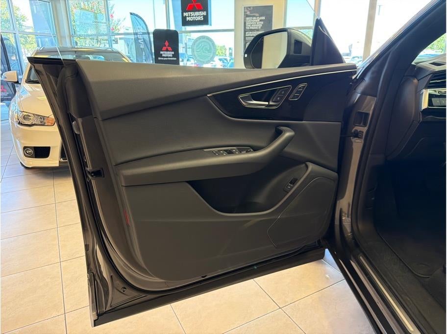 2025 Audi Q8 55 TFSI Premium Sport Utility 4D