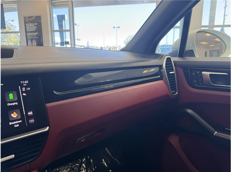 2022 Porsche Cayenne E-Hybrid Sport Utility 4D