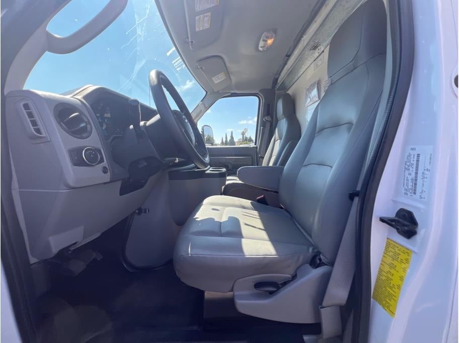 2023 Ford E450 Super Duty Cutaway Cutaway Van 2D