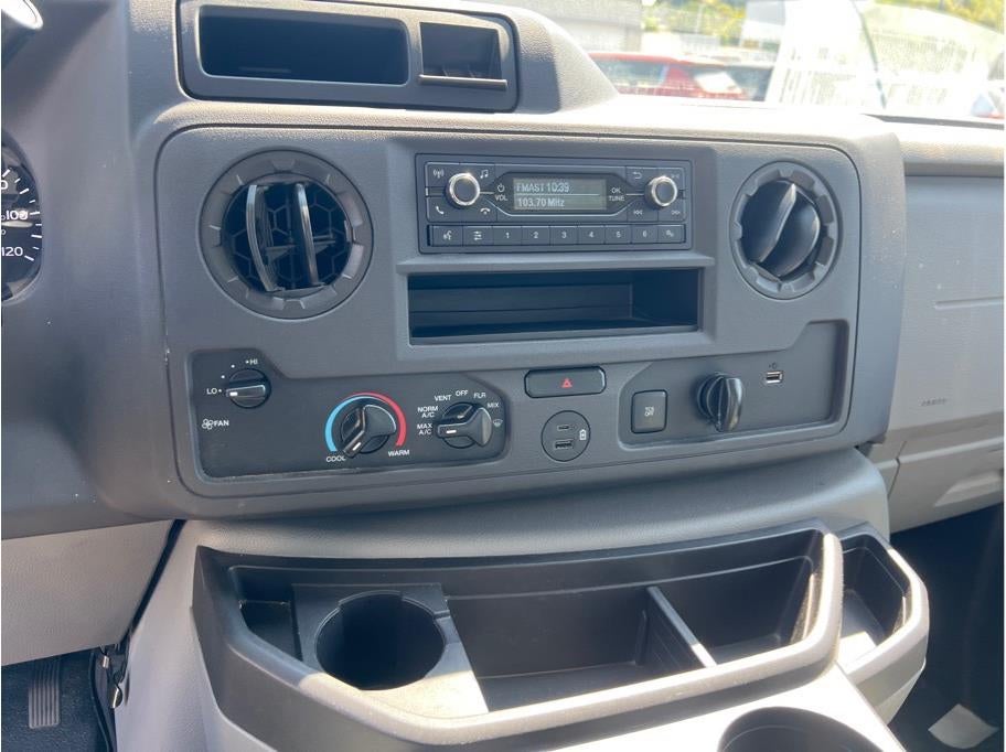 2023 Ford E450 Super Duty Cutaway Cutaway Van 2D