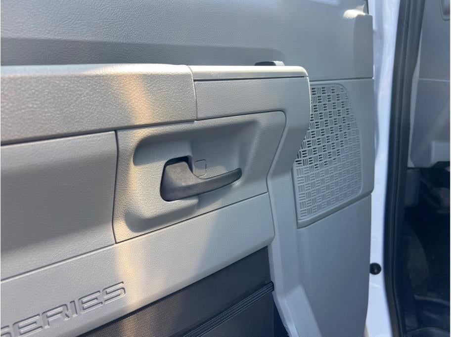 2023 Ford E450 Super Duty Cutaway Cutaway Van 2D