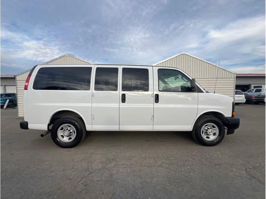 2017 Chevrolet Express 2500 Passenger LS Van 3D