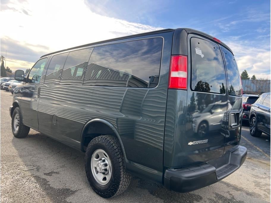 2017 Chevrolet Express 2500 Passenger LS Van 3D