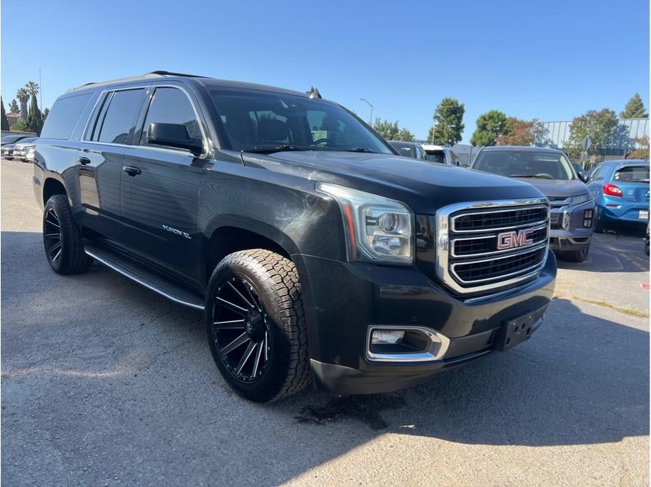 2017 GMC Yukon XL SLT Sport Utility 4D
