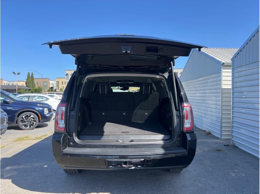2017 GMC Yukon XL SLT Sport Utility 4D