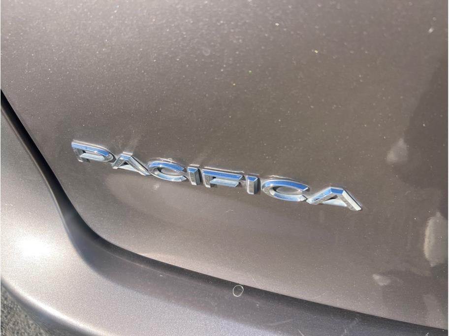 2018 Chrysler Pacifica Hybrid Touring L Minivan 4D