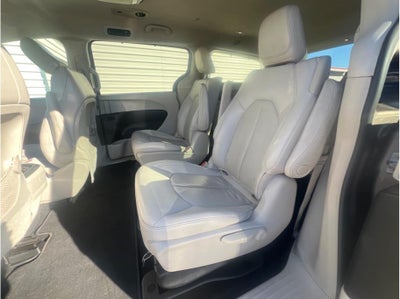 2018 Chrysler Pacifica Hybrid Touring L Minivan 4D