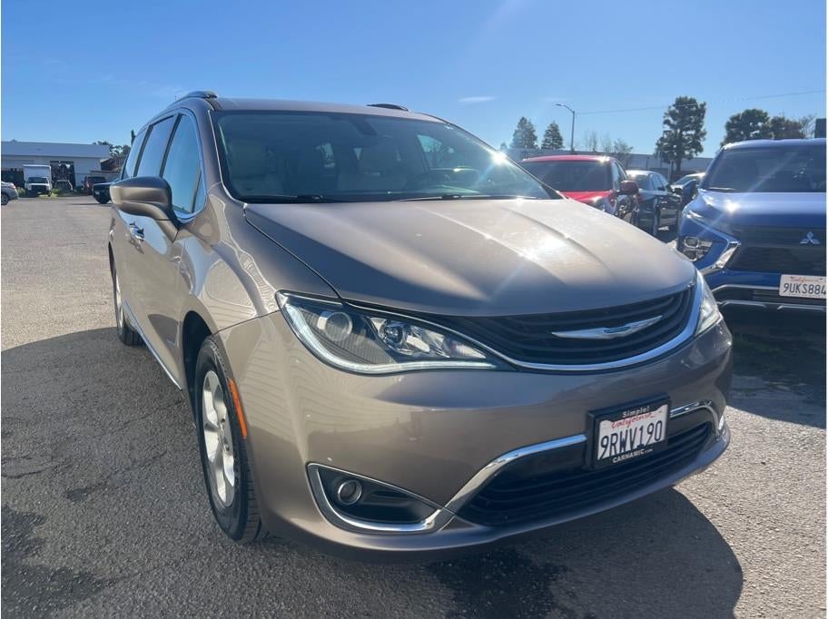 2018 Chrysler Pacifica Hybrid Touring L Minivan 4D