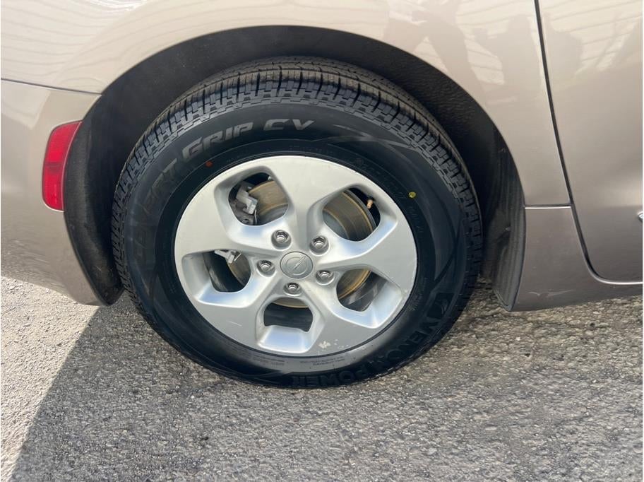 2018 Chrysler Pacifica Hybrid Touring L Minivan 4D