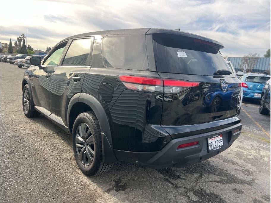 2024 Nissan Pathfinder S Sport Utility 4D