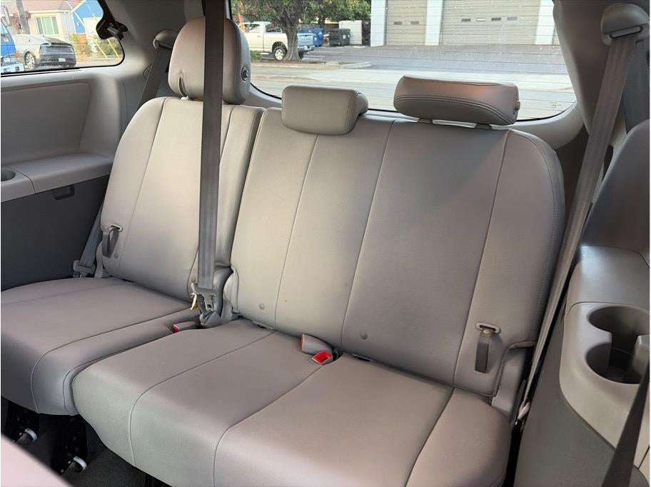 2015 Toyota Sienna XLE Minivan 4D