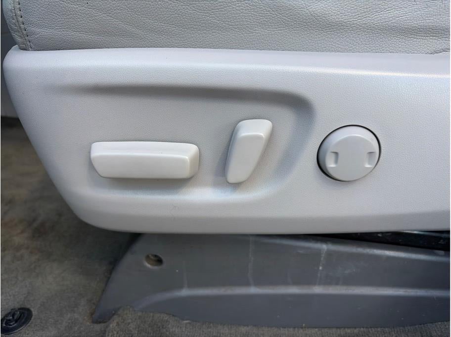 2015 Toyota Sienna XLE Minivan 4D
