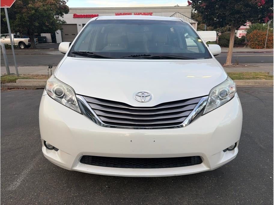 2015 Toyota Sienna XLE Minivan 4D