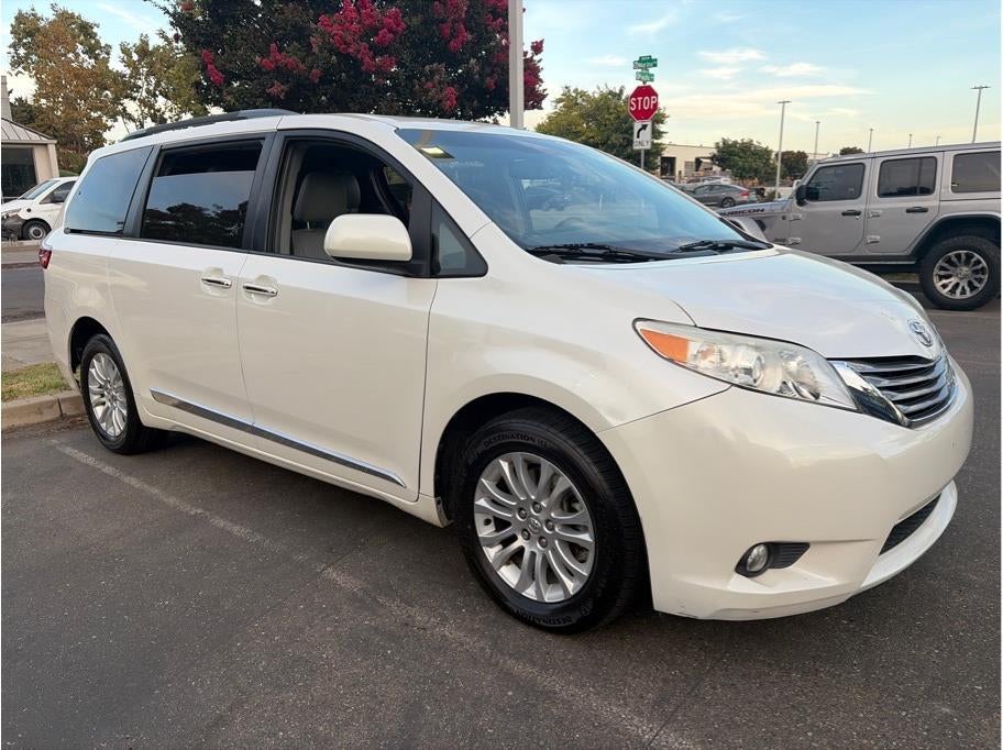 2015 Toyota Sienna XLE Minivan 4D