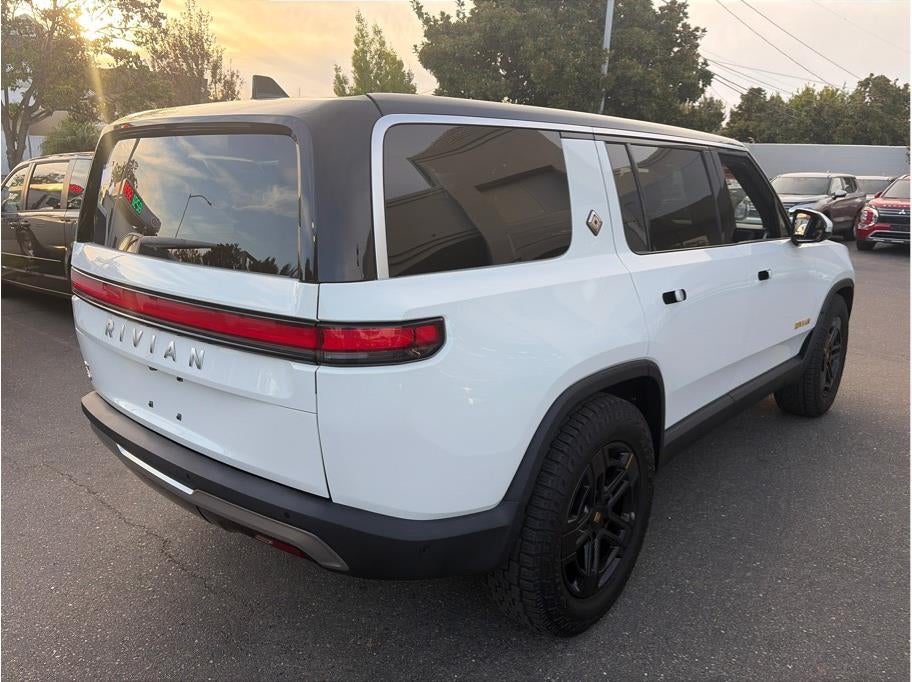 2024 Rivian R1S Quad Large Sport Utility 4D