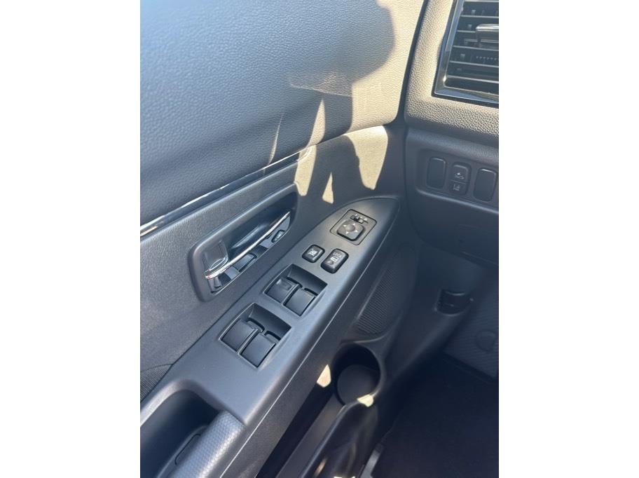 2027 Mitsubishi Outlander Sport ES Sport Utility 4D