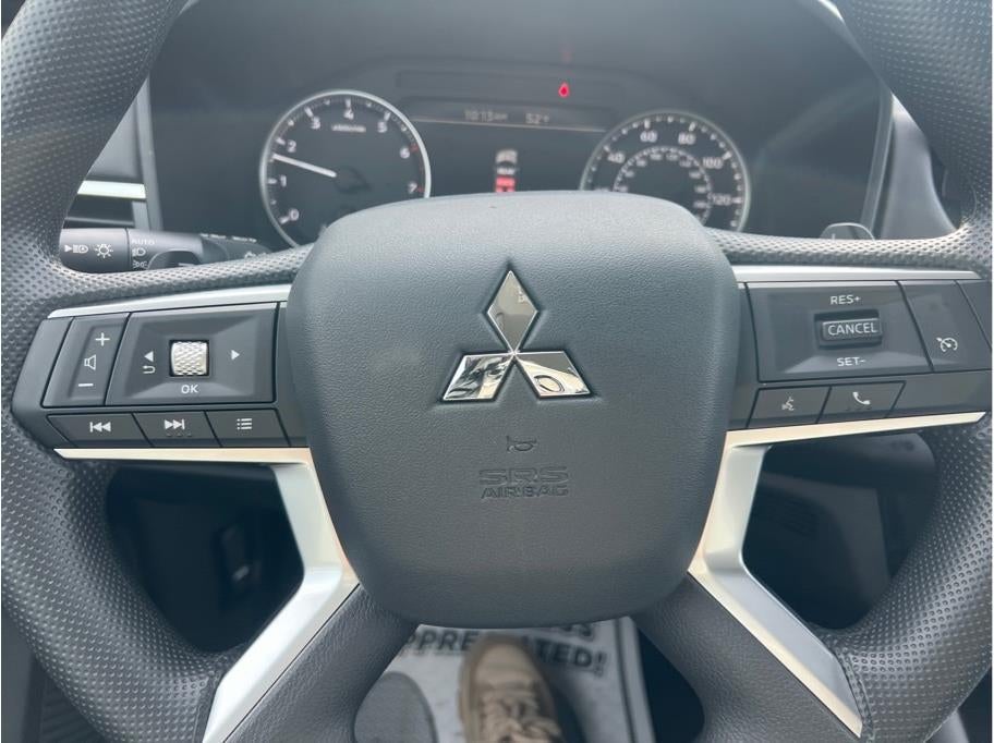 2026 Mitsubishi Outlander ES