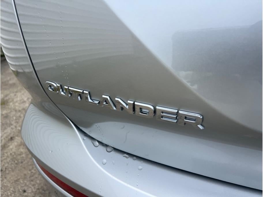 2026 Mitsubishi Outlander ES