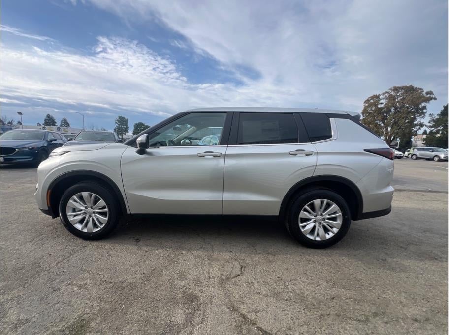 2026 Mitsubishi Outlander ES