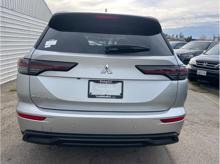 2026 Mitsubishi Outlander ES