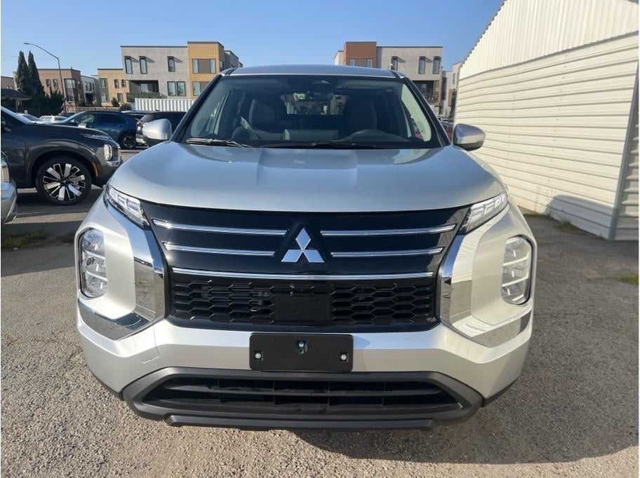 2026 Mitsubishi Outlander ES