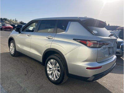 2026 Mitsubishi Outlander ES