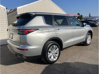 2026 Mitsubishi Outlander ES