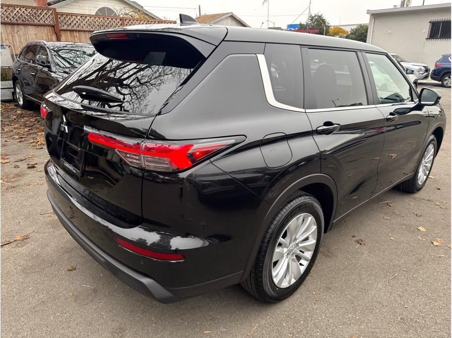 2026 Mitsubishi Outlander ES