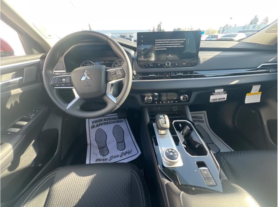 2026 Mitsubishi Outlander ES