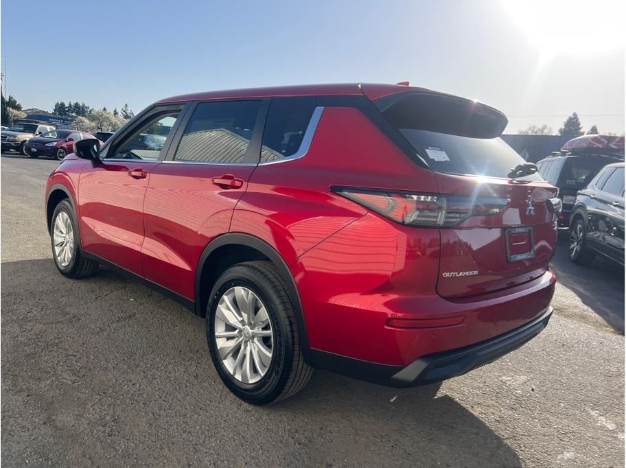 2026 Mitsubishi Outlander ES