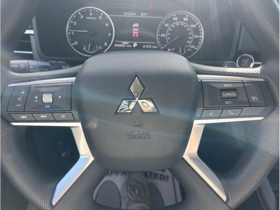 2026 Mitsubishi Outlander ES