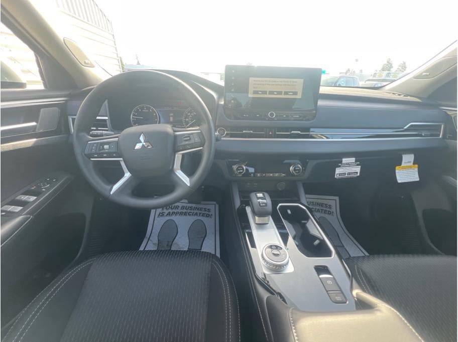 2026 Mitsubishi Outlander ES